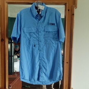 Spicy Tuna Fishing Shirt Blue Button-Up Vented Mens Small New Short Sleeve